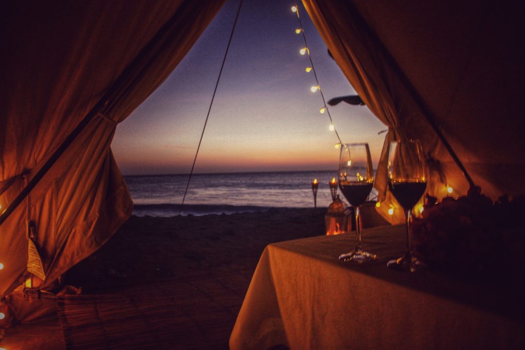 Check out our most favorite minimoon destinations and glamping ideas for some unforgettable honeymoon inspiration! 